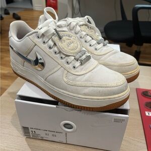 Airforce 1 Low Travis Scott size 11 Preowned AQ4211-100